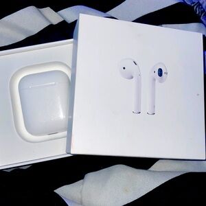 airpods (brand new).